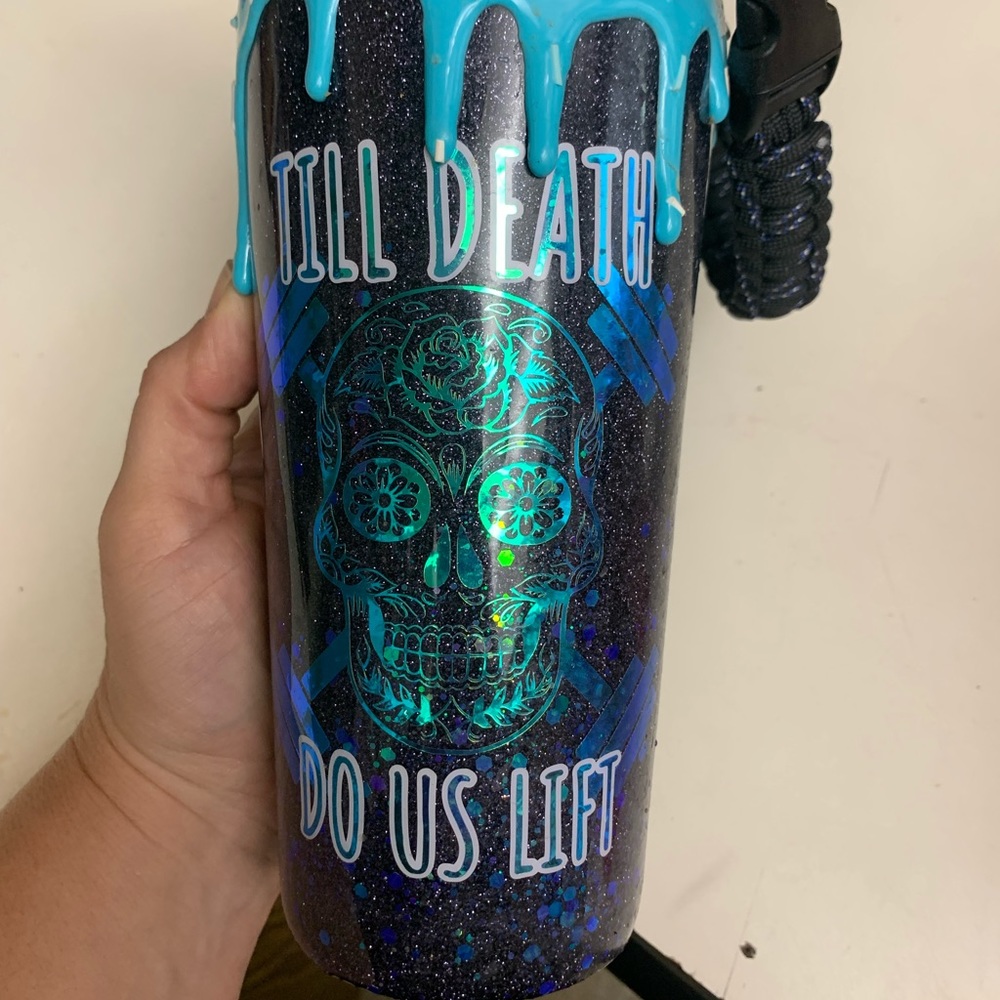 Skull and barbell insulation shaker bottle